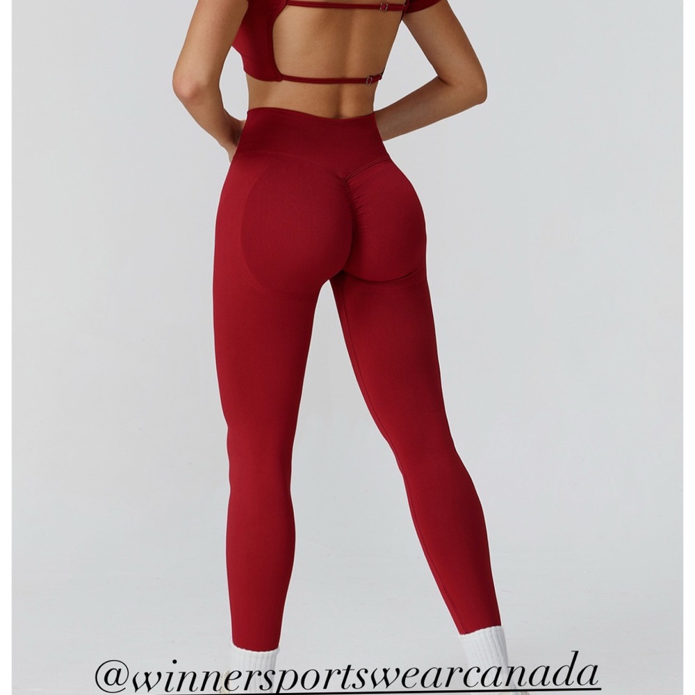 Chic Red High-Rise Leggings